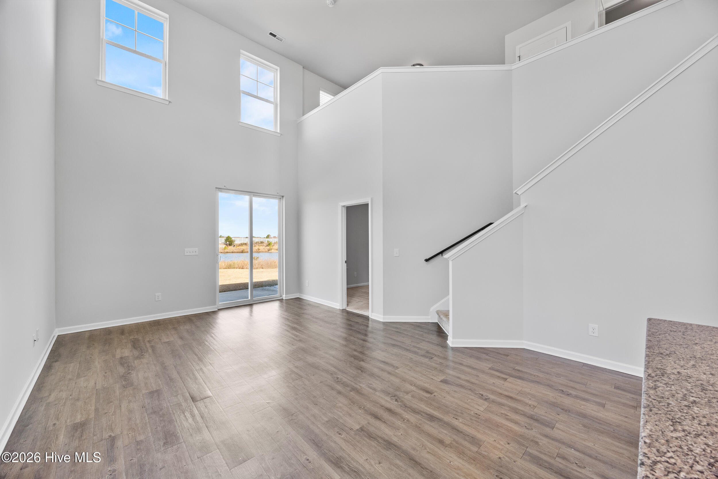 100557487 | Photo 12