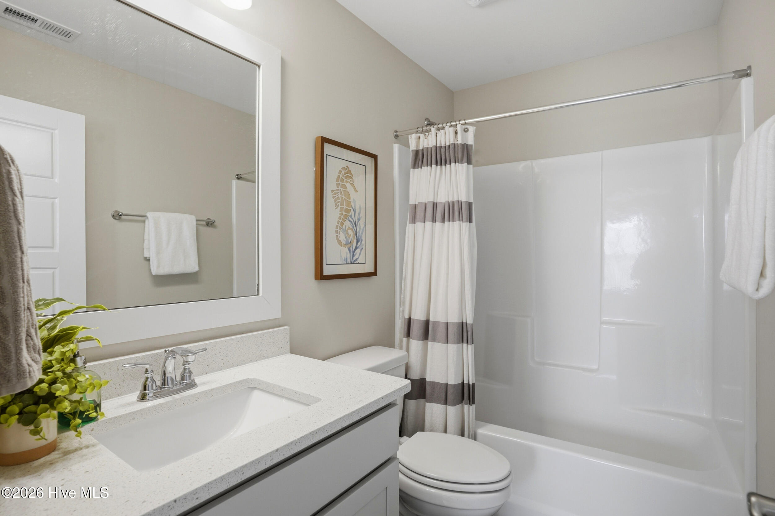 100565471 | Photo 40