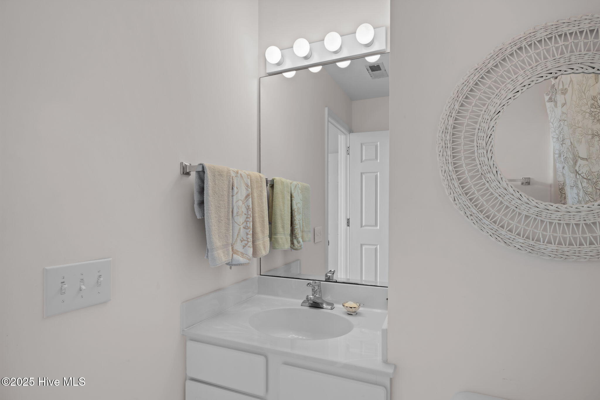 100526742 | Photo 45