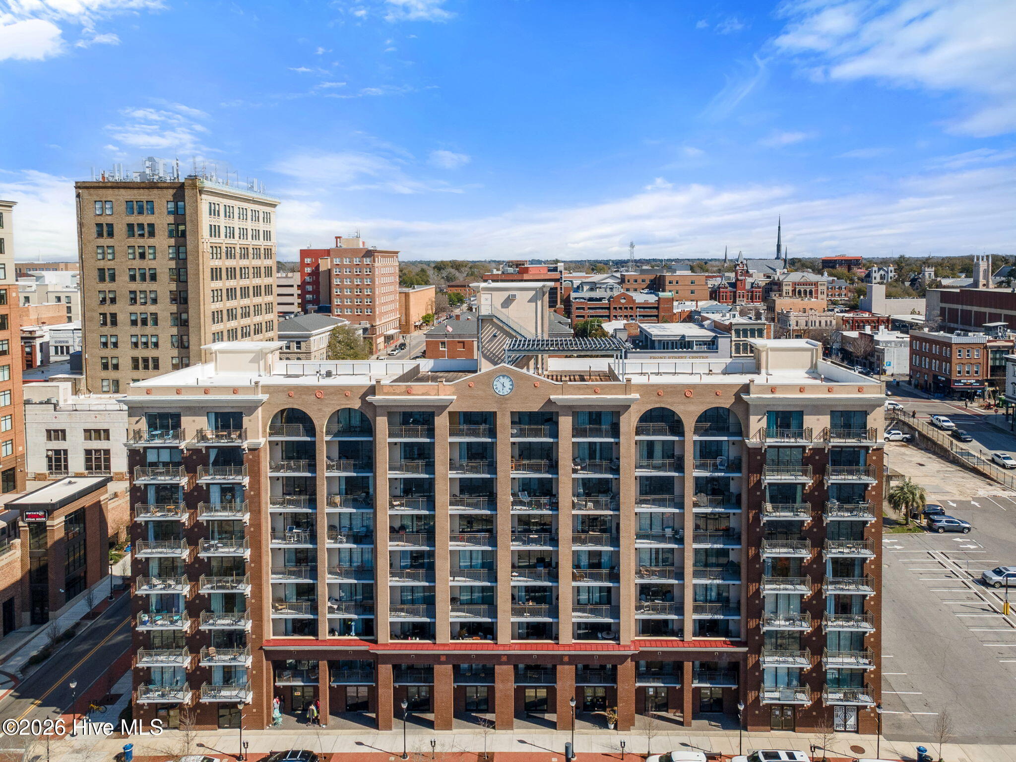 100557626 | Photo 28