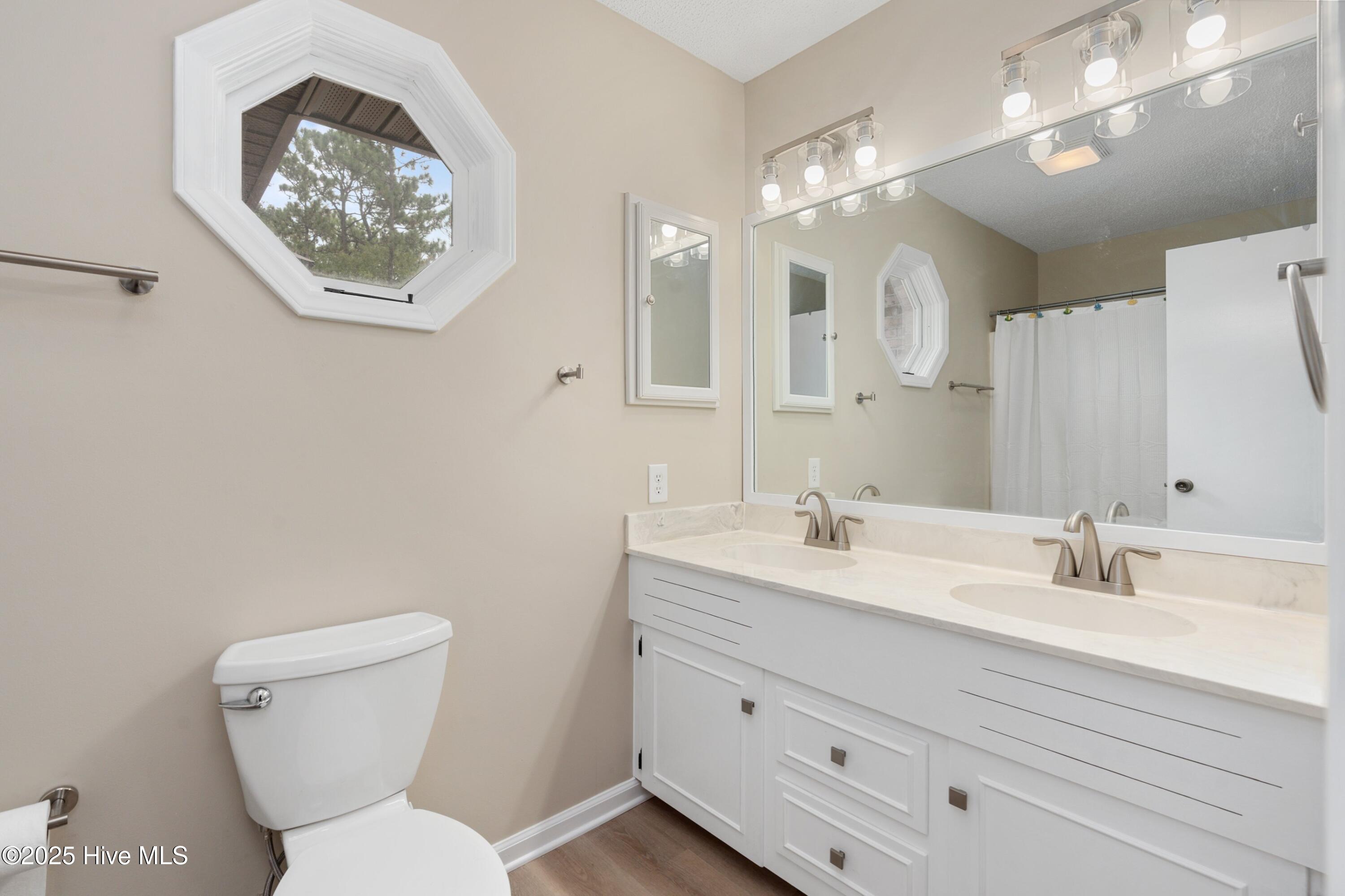 100536275 | Photo 36