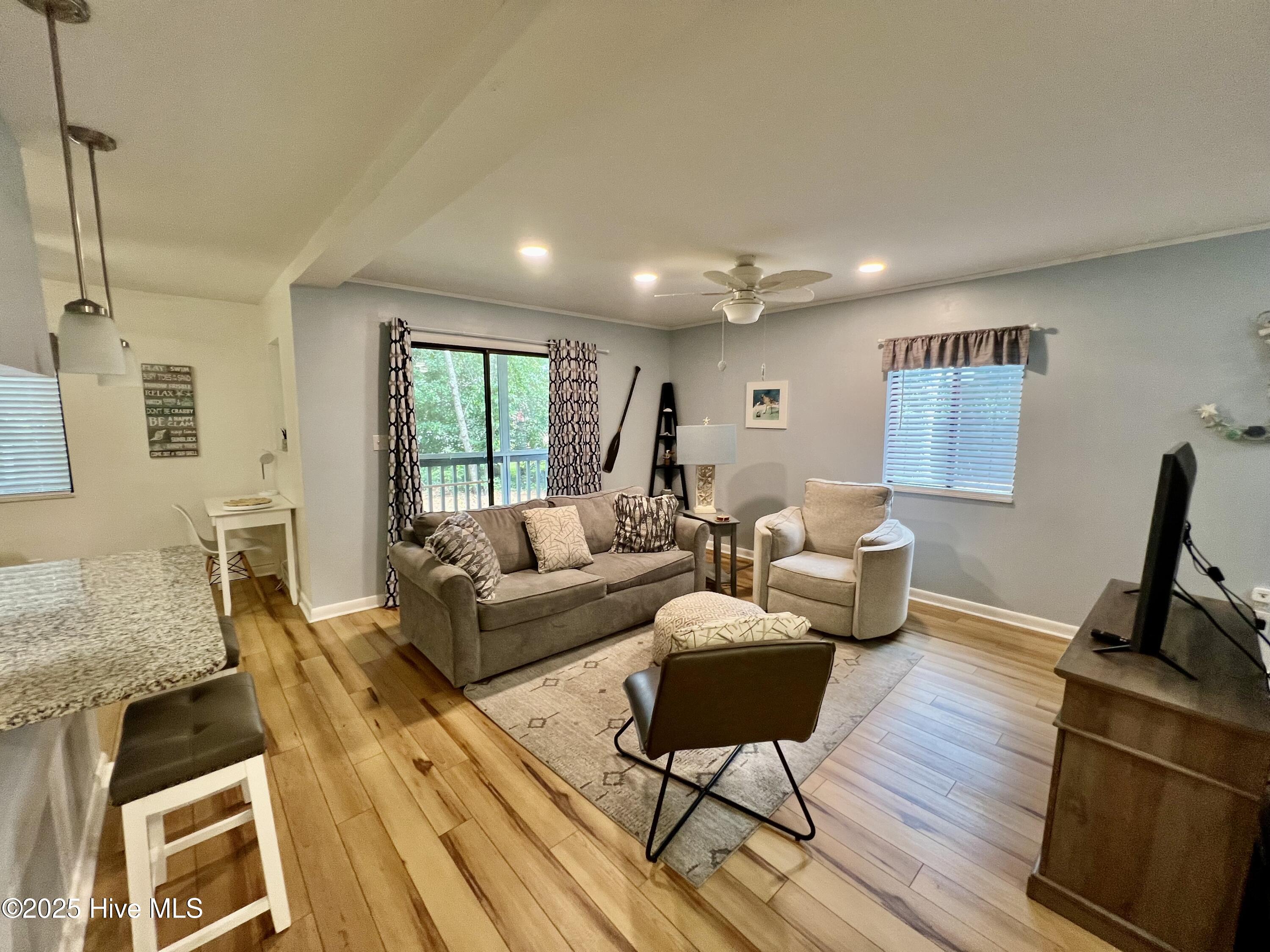 100527241 | Photo 11