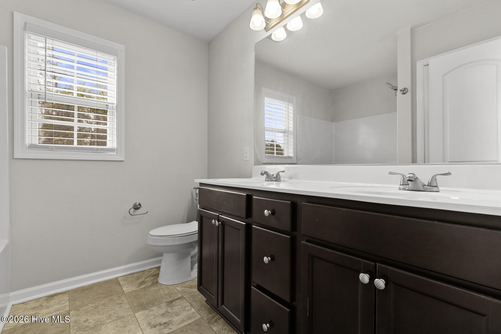 100563691 | Photo 12