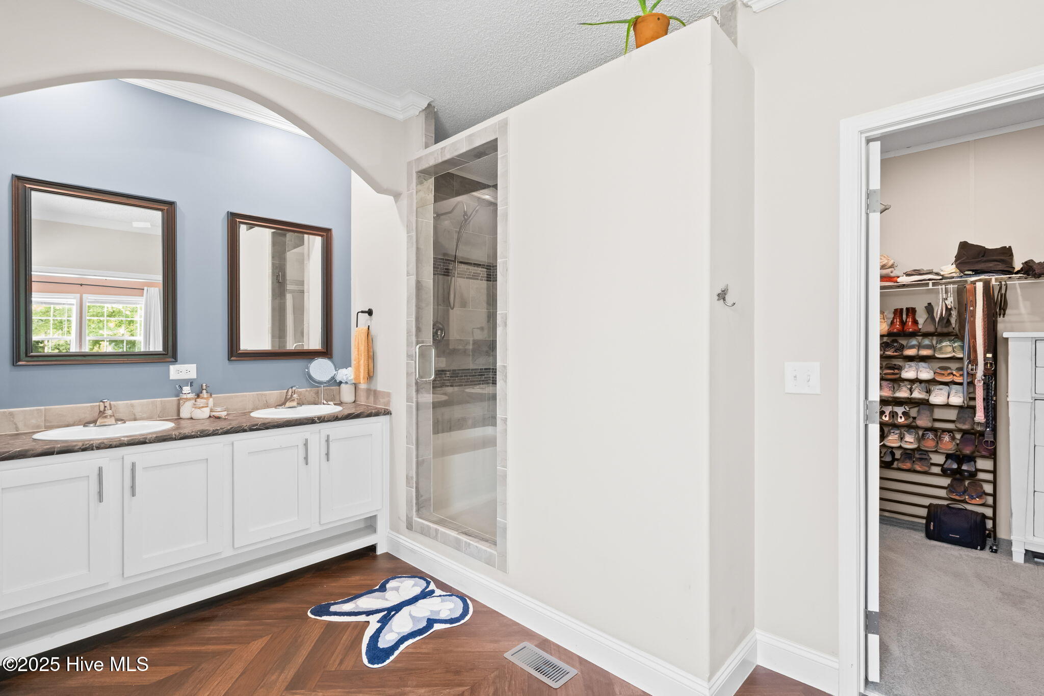 100518984 | Photo 15