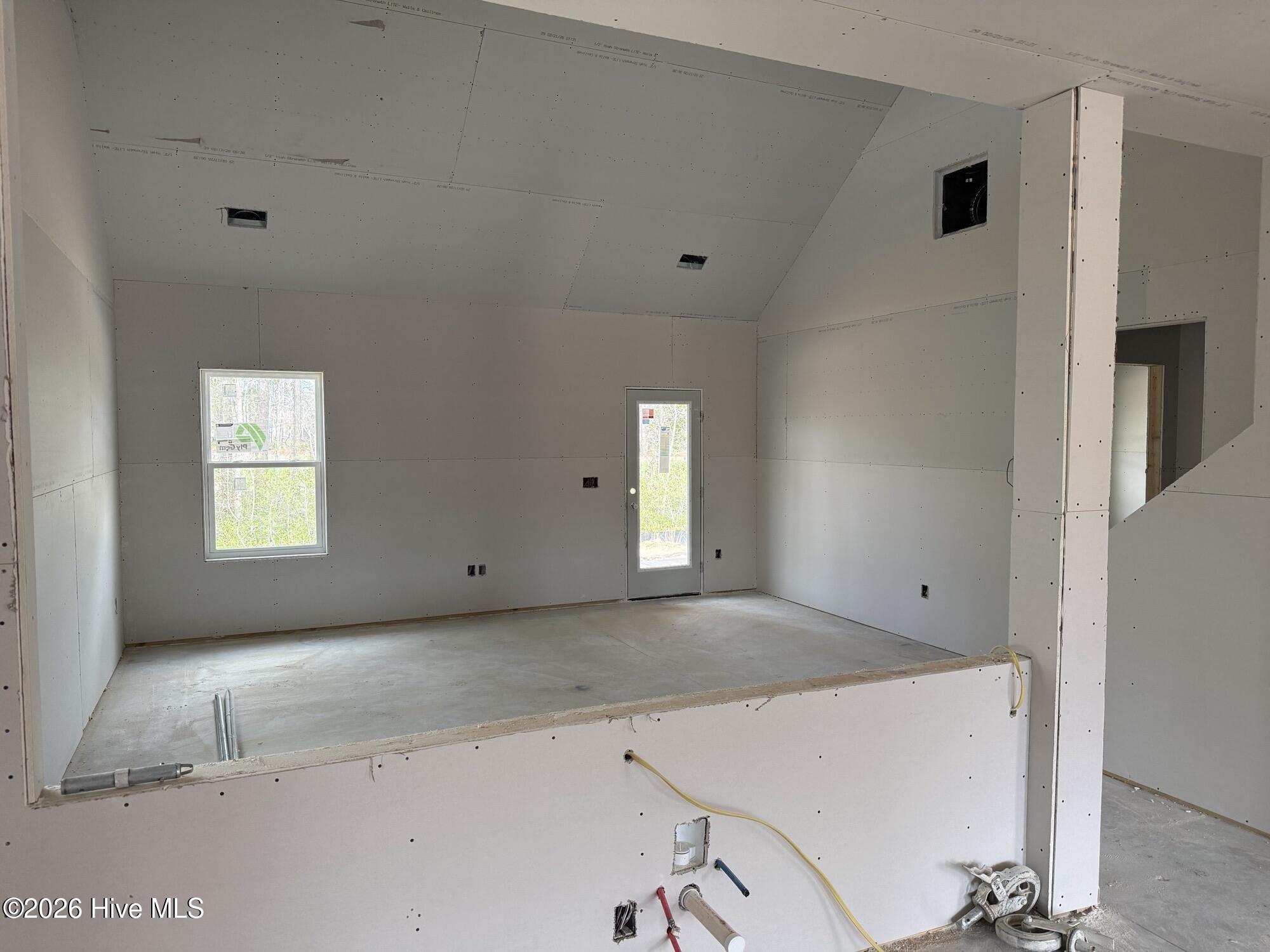 100549745 | Photo 15