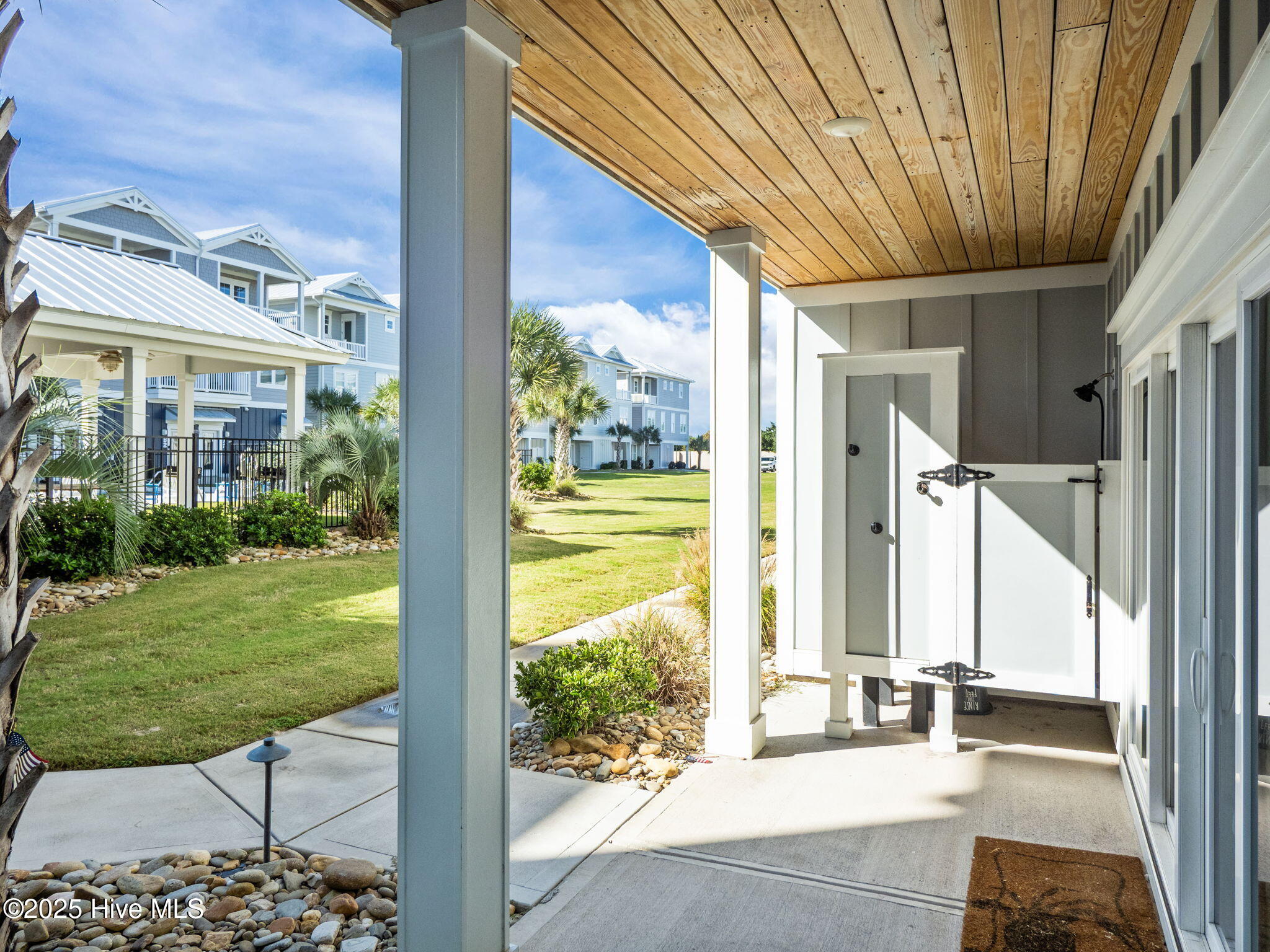 100535582 | Photo 15