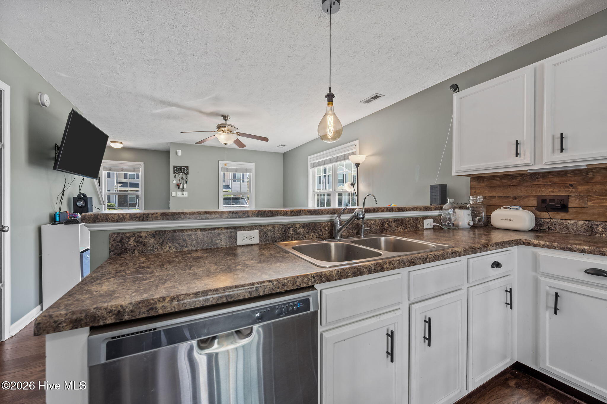 100564313 | Photo 15