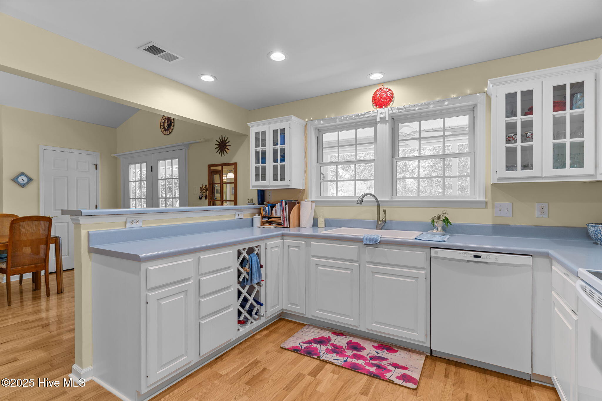 100521042 | Photo 13