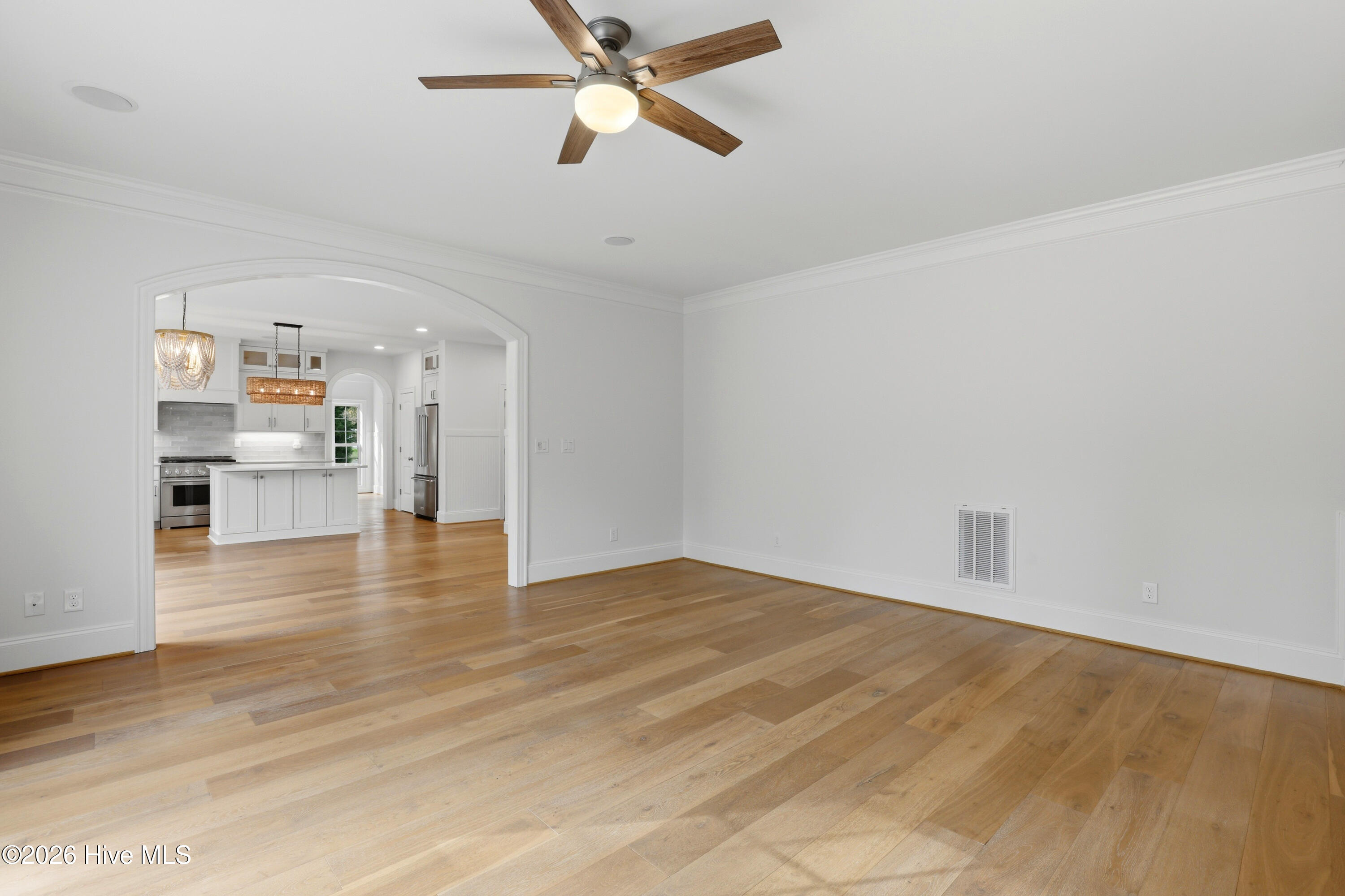 100562697 | Photo 15