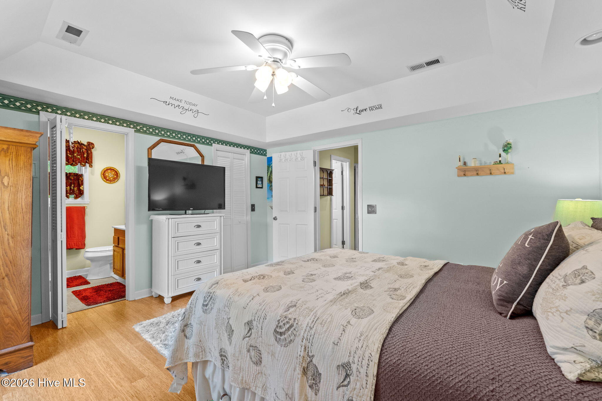 100568213 | Photo 25