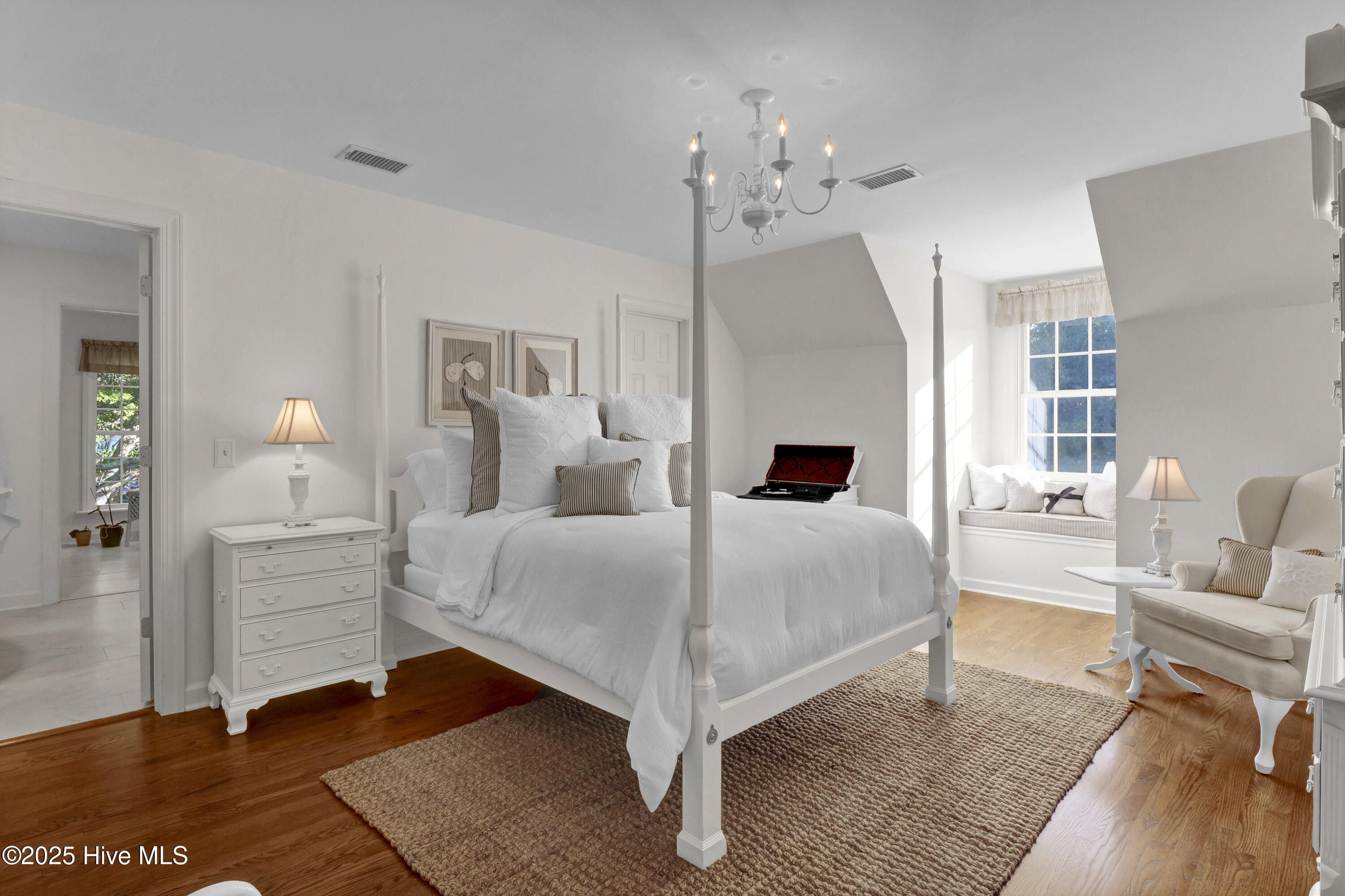 100541341 | Photo 50