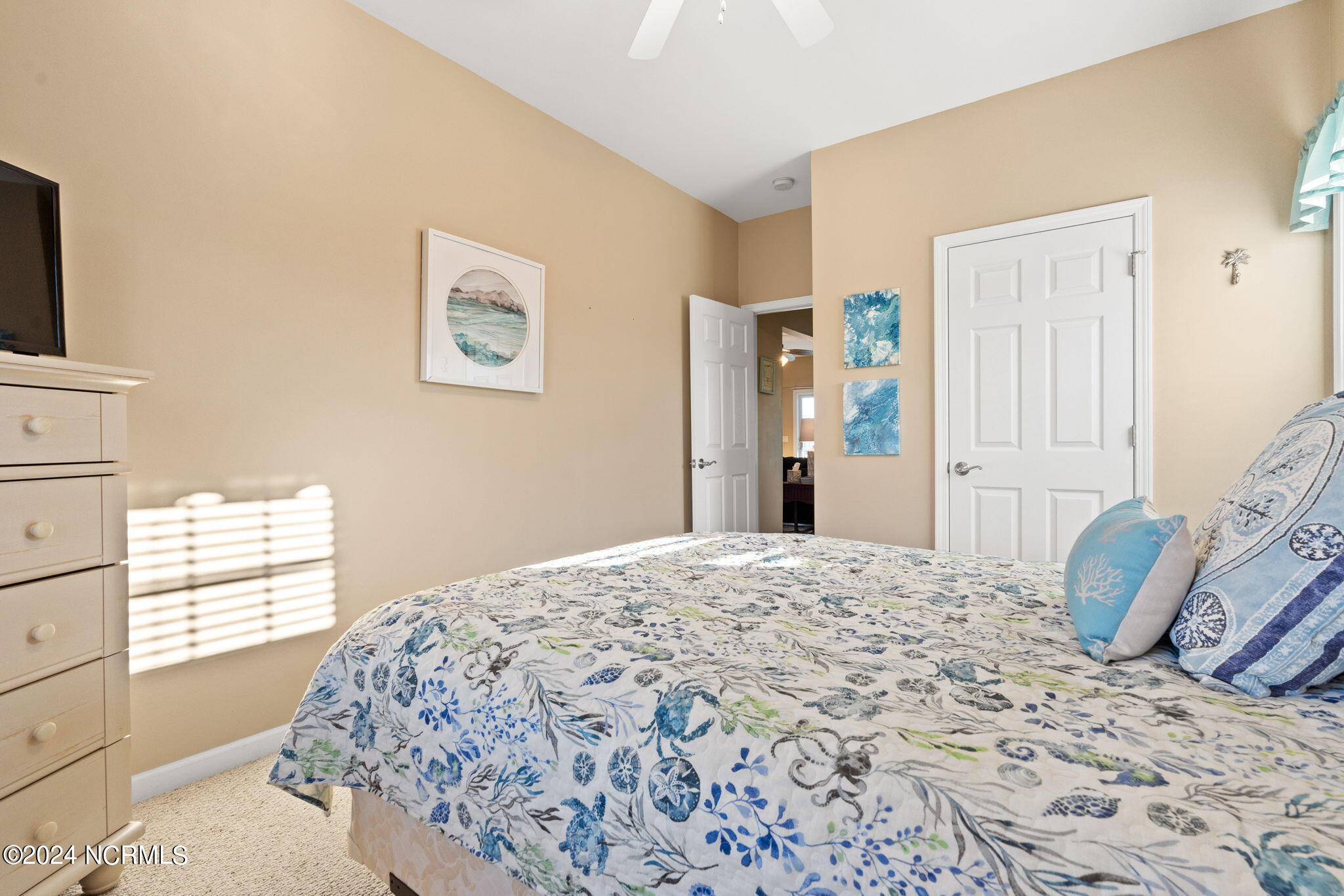 100566939 | Photo 30