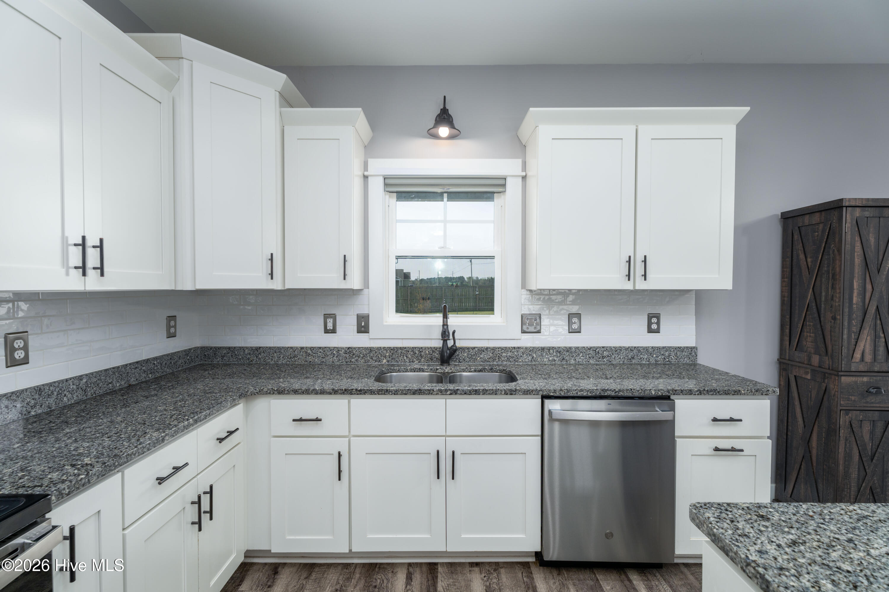 100563882 | Photo 10