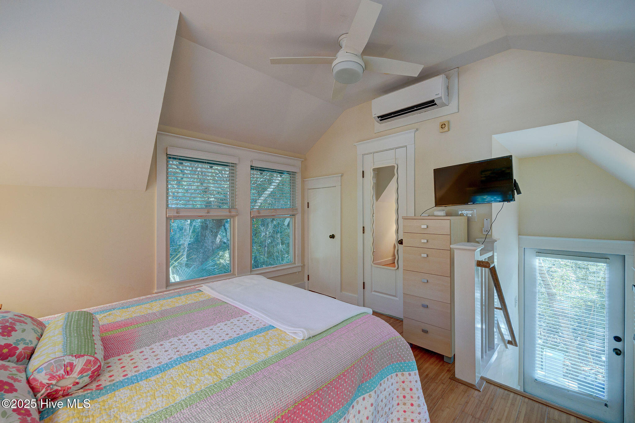 100531577 | Photo 38