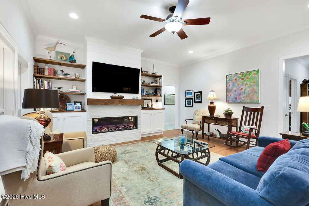 100554973 | Photo 11