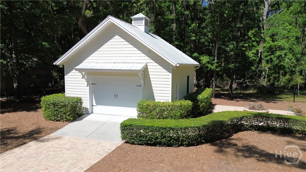 Additional detached garage with 2nd story finished