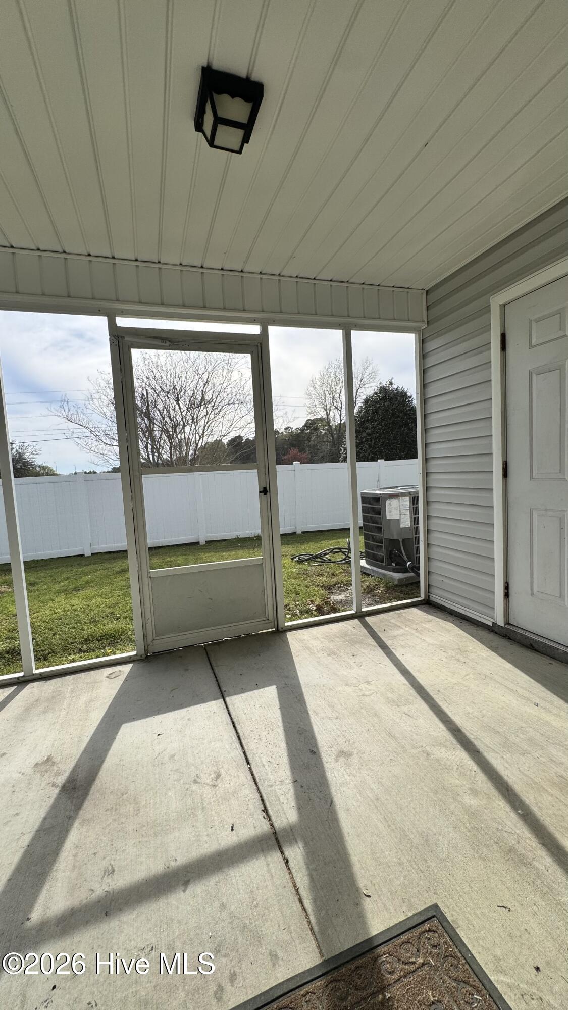 100561588 | Photo 14