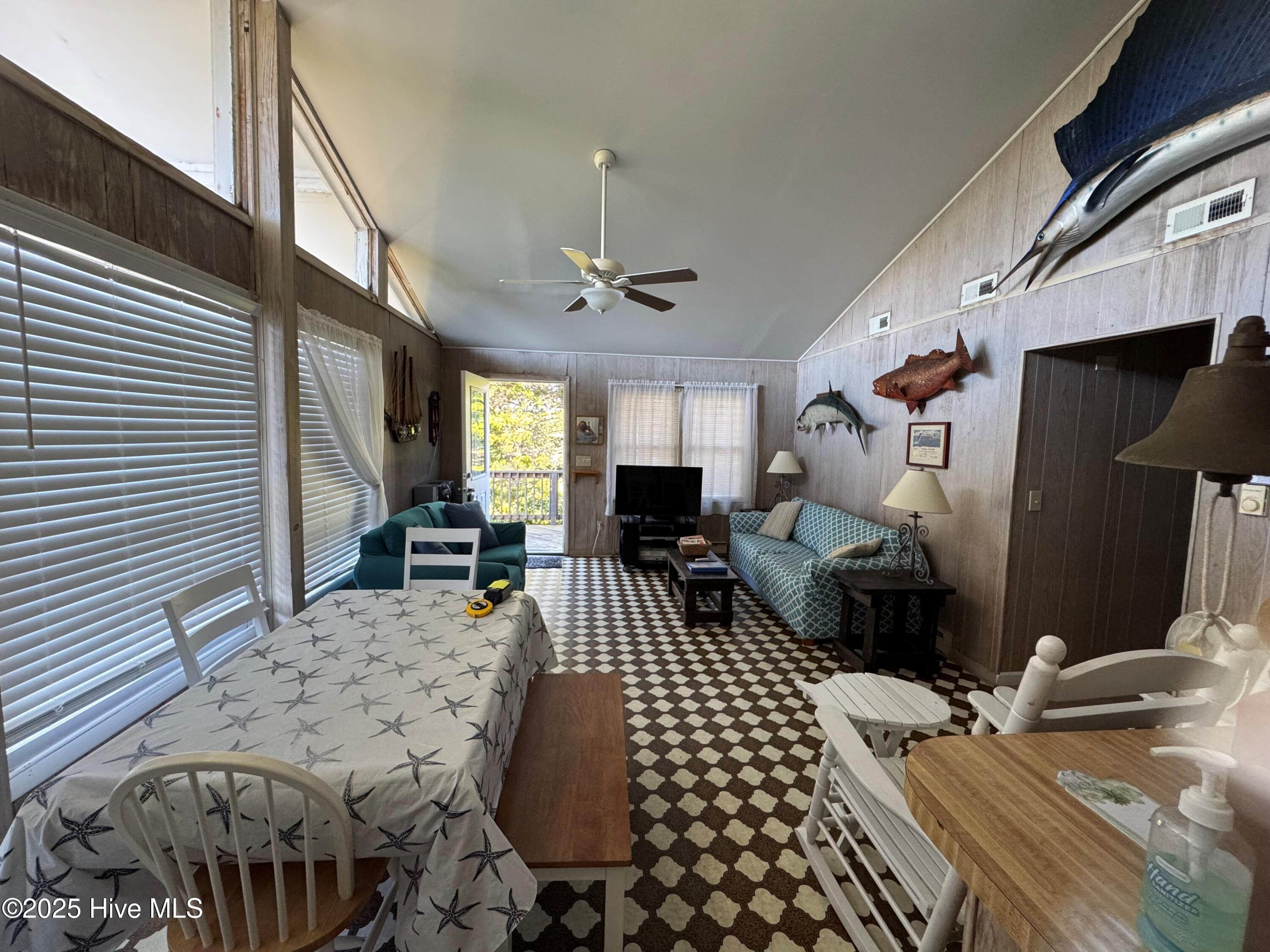 100540884 | Photo 11