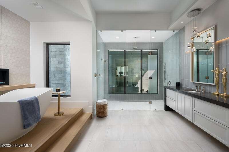 100514349 | Photo 10