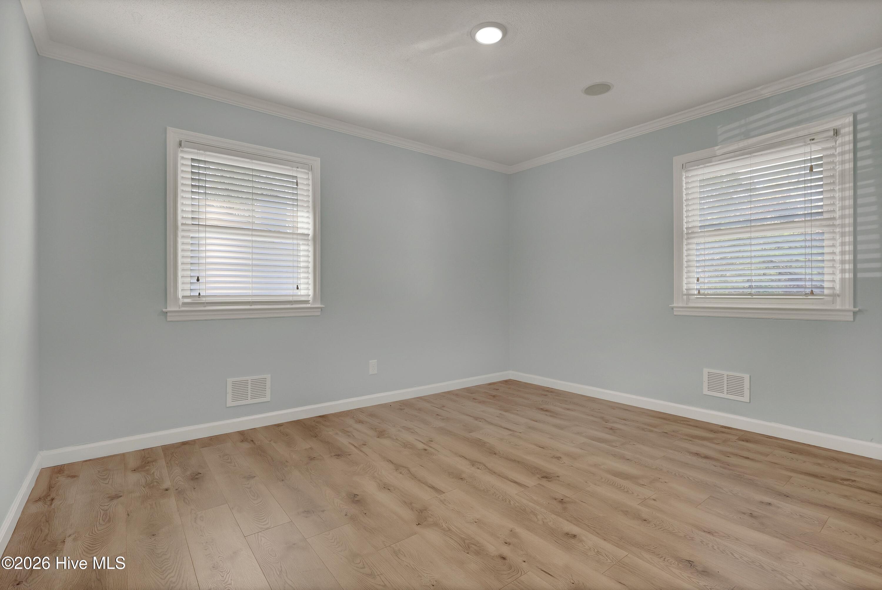 100565144 | Photo 26