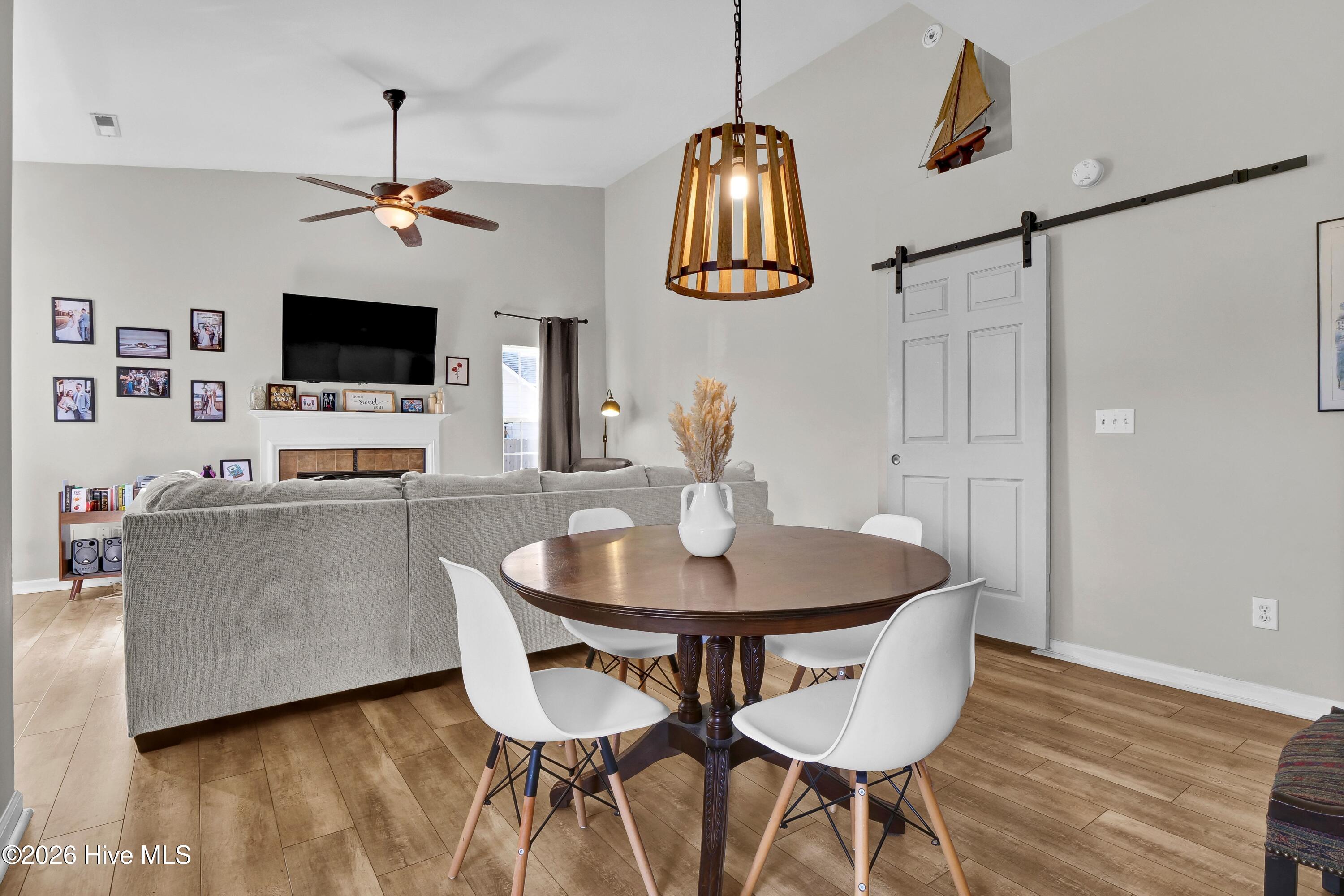 100552082 | Photo 11