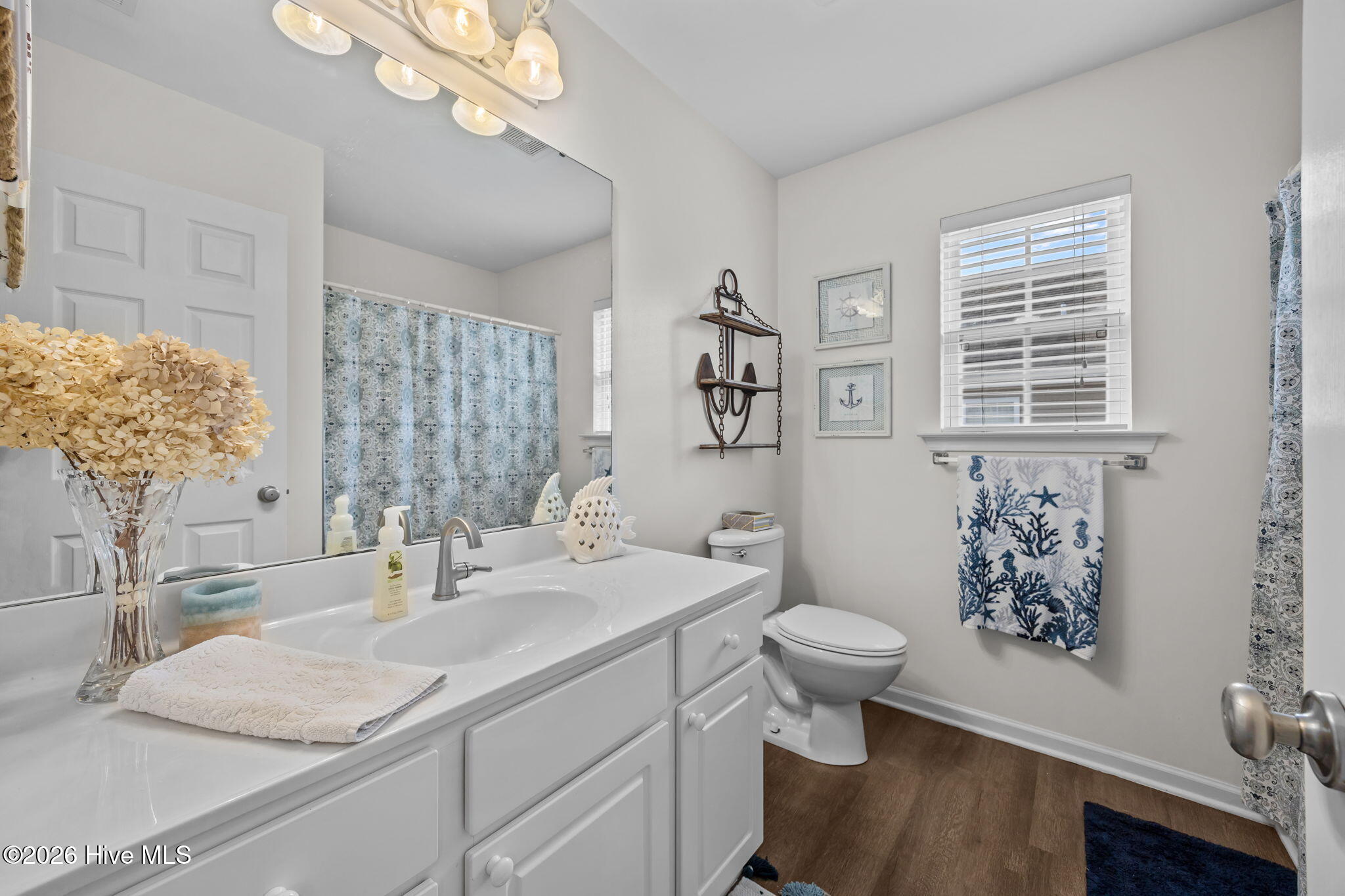 100557016 | Photo 33