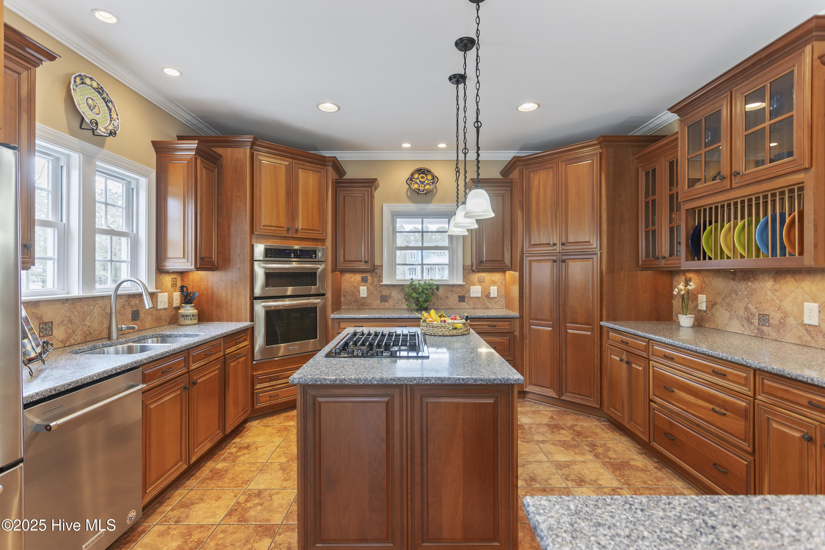 100493610 | Photo 32