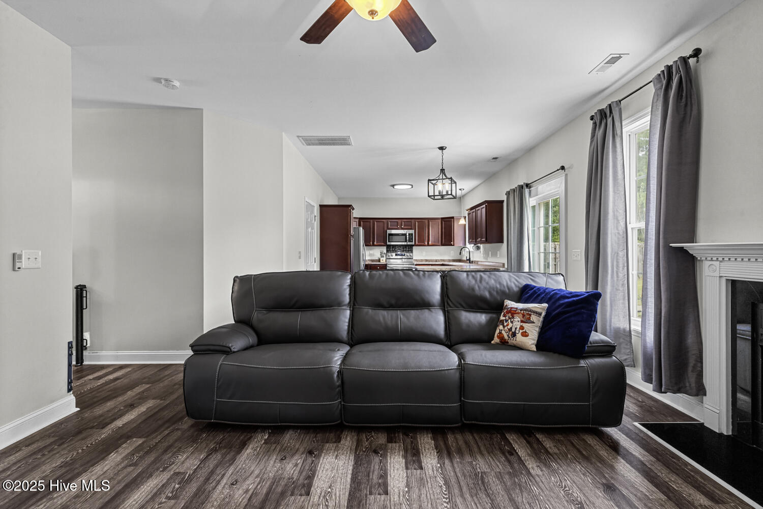 100533830 | Photo 11