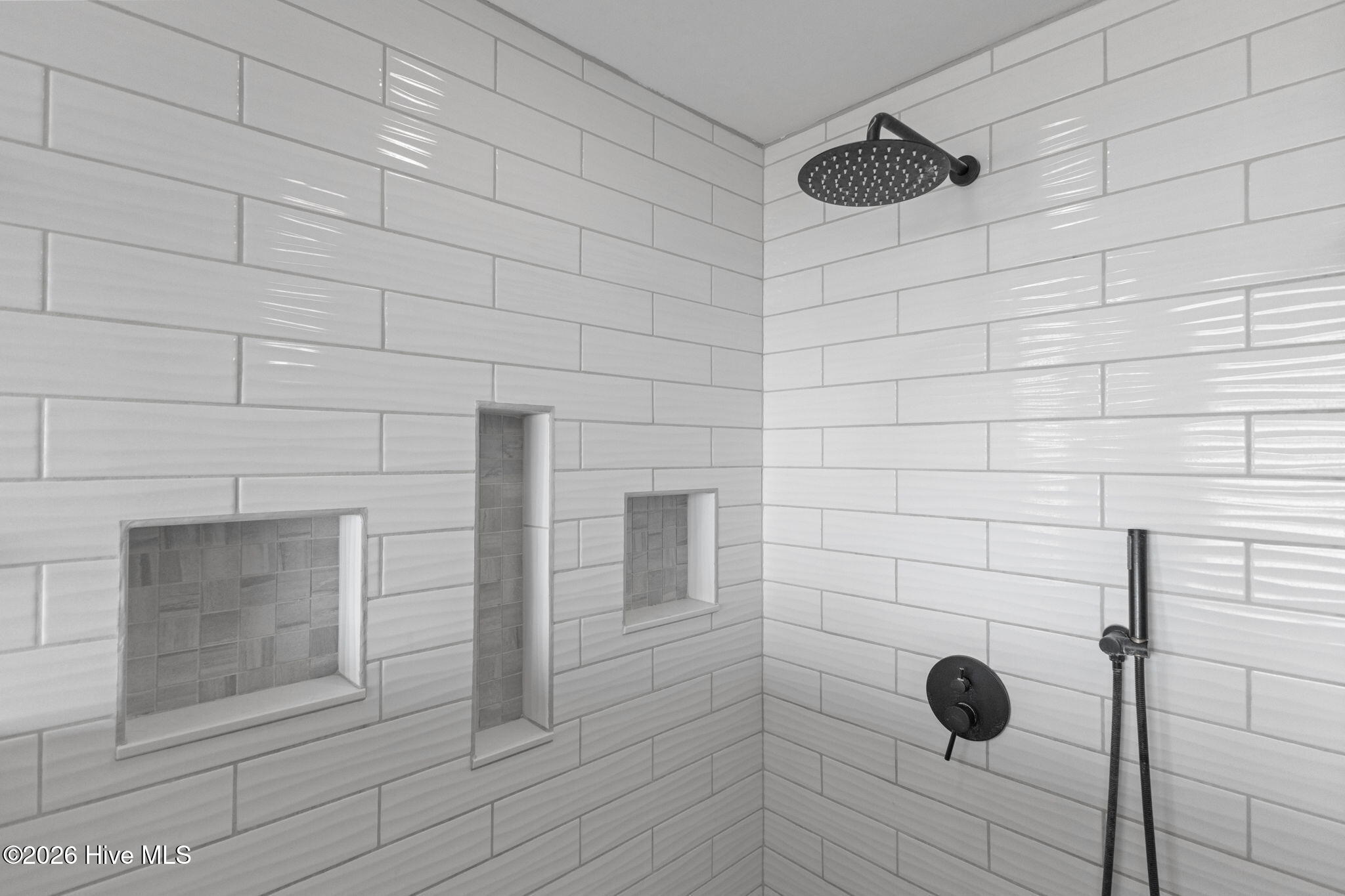 100558728 | Photo 15