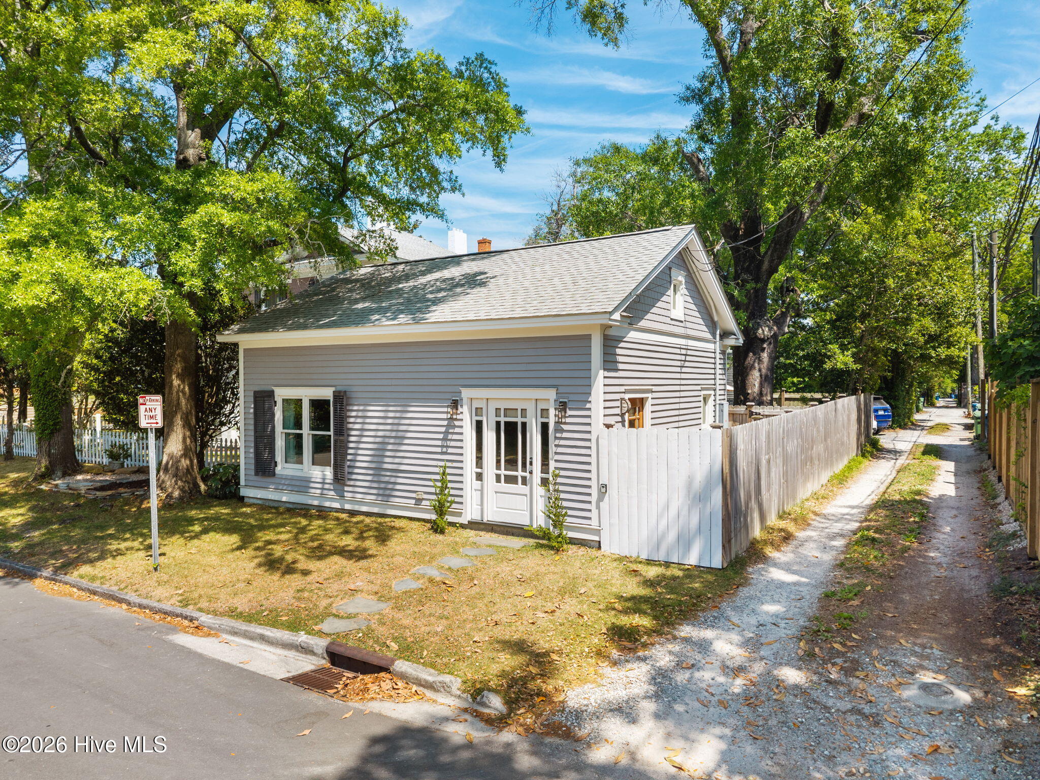 100566277 | Photo 51