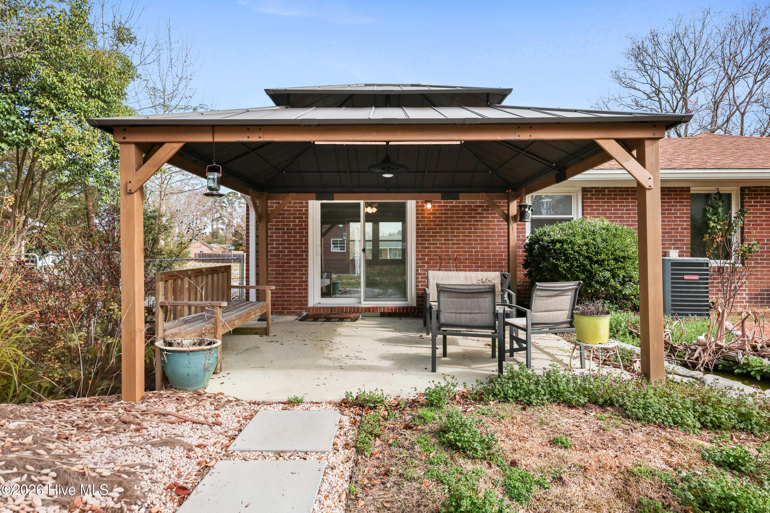 100558857 | Photo 25