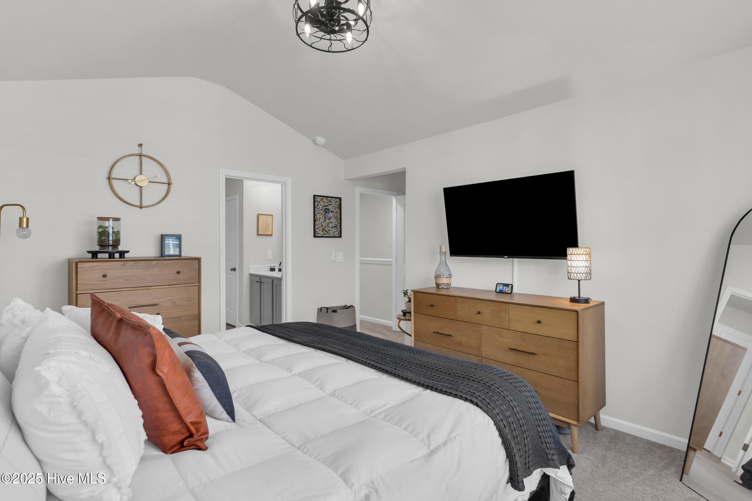 100544145 | Photo 18