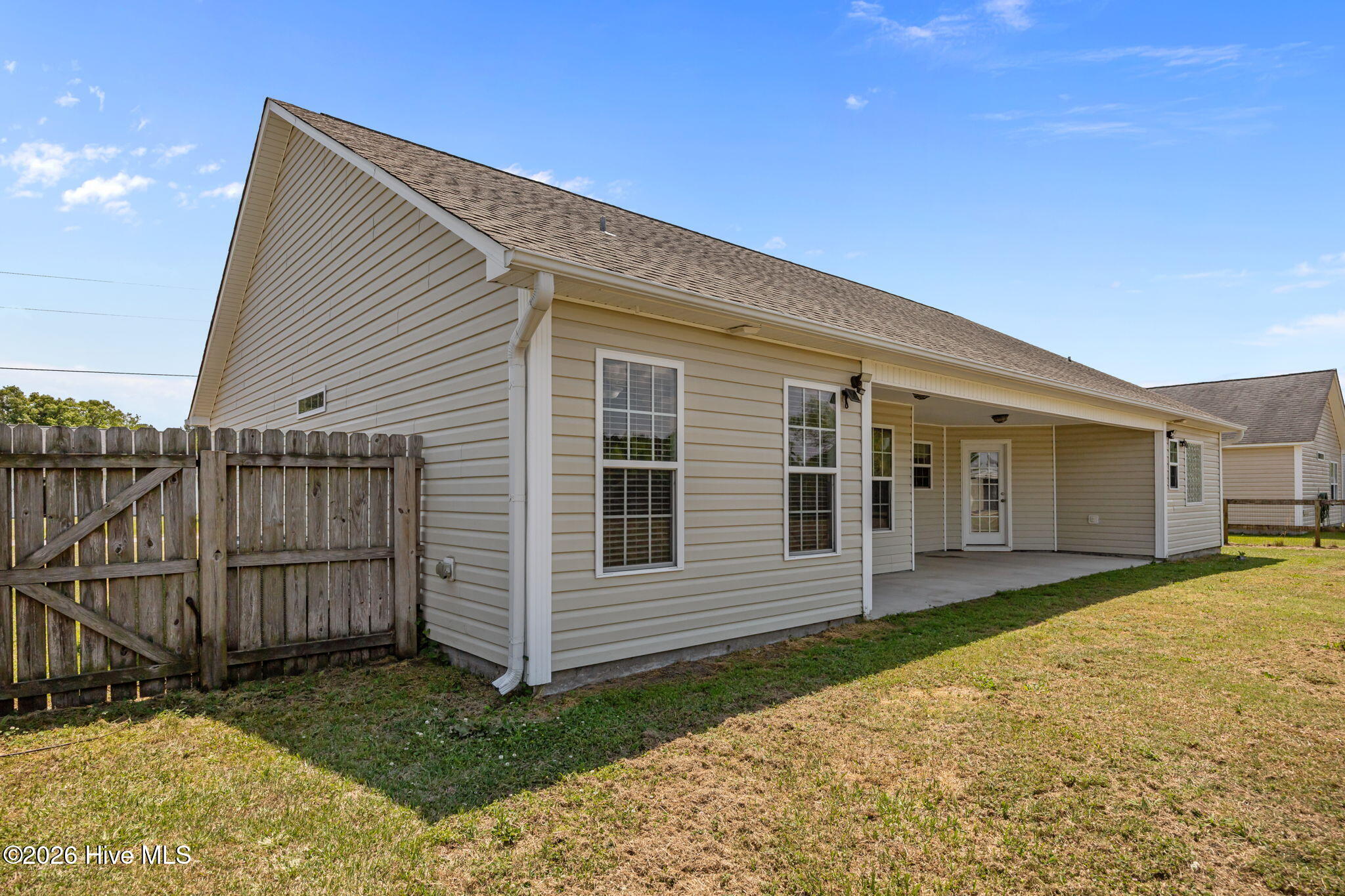 100569834 | Photo 39