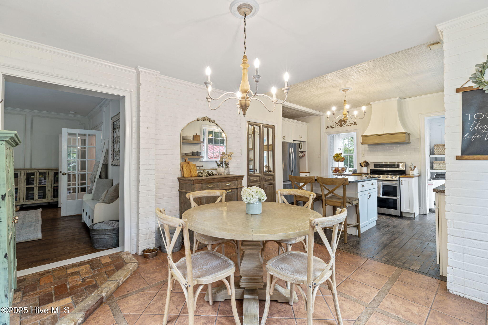 100533679 | Photo 31