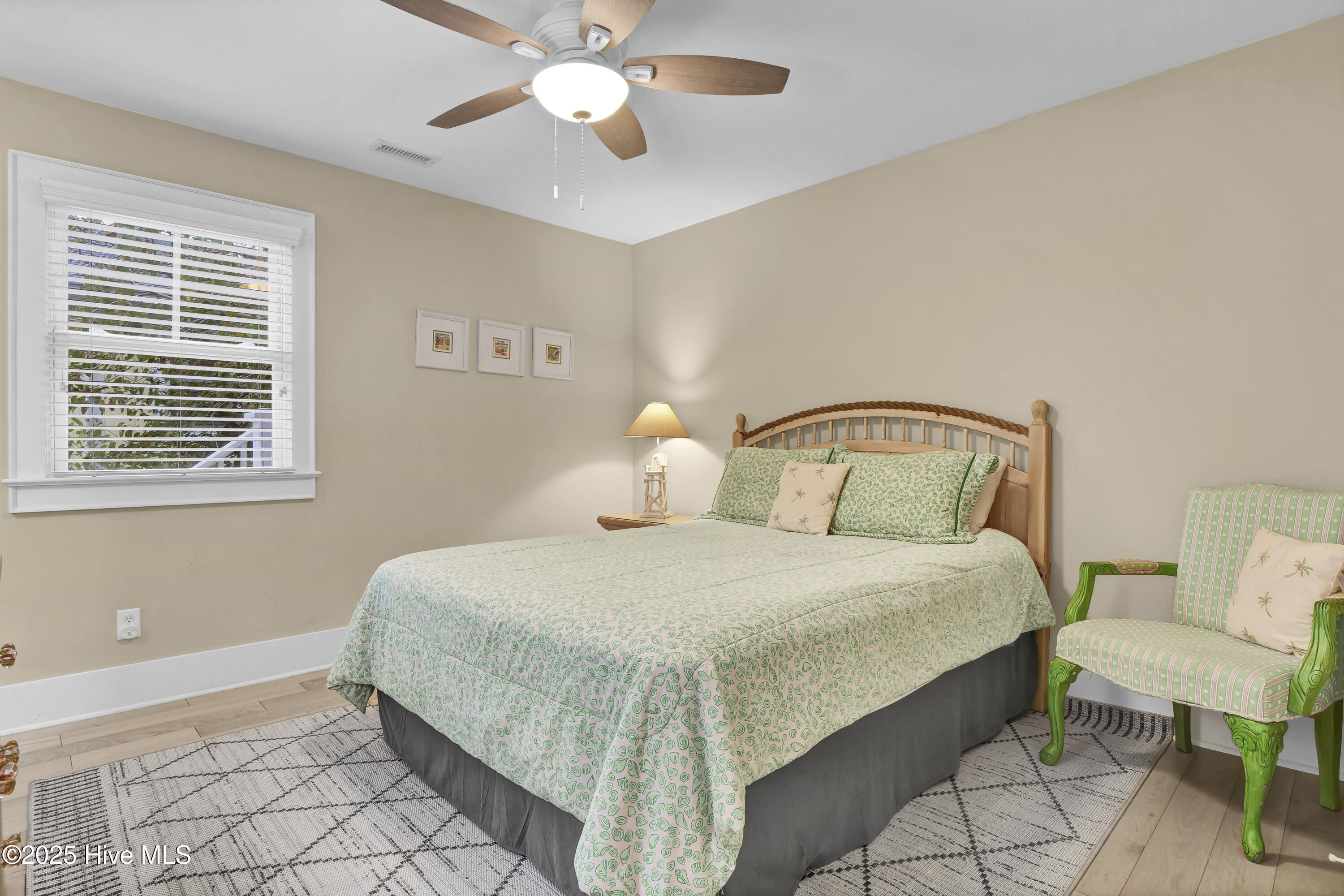 100525301 | Photo 10