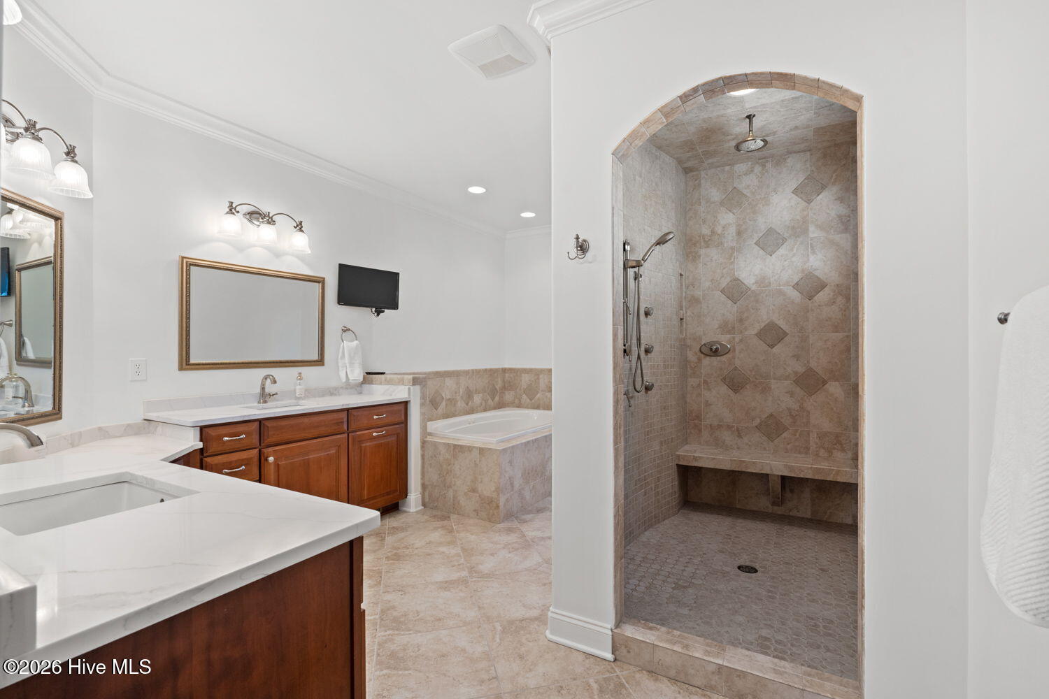 100566570 | Photo 27