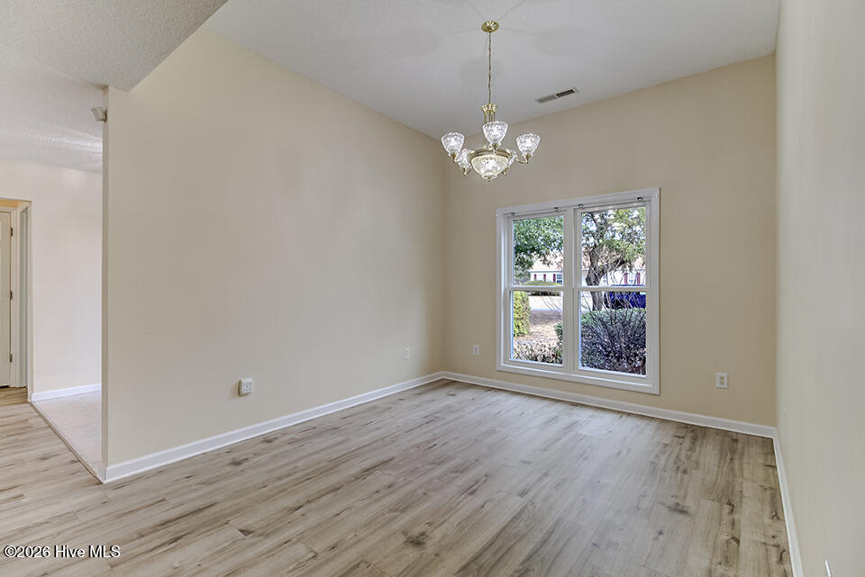 100553077 | Photo 13