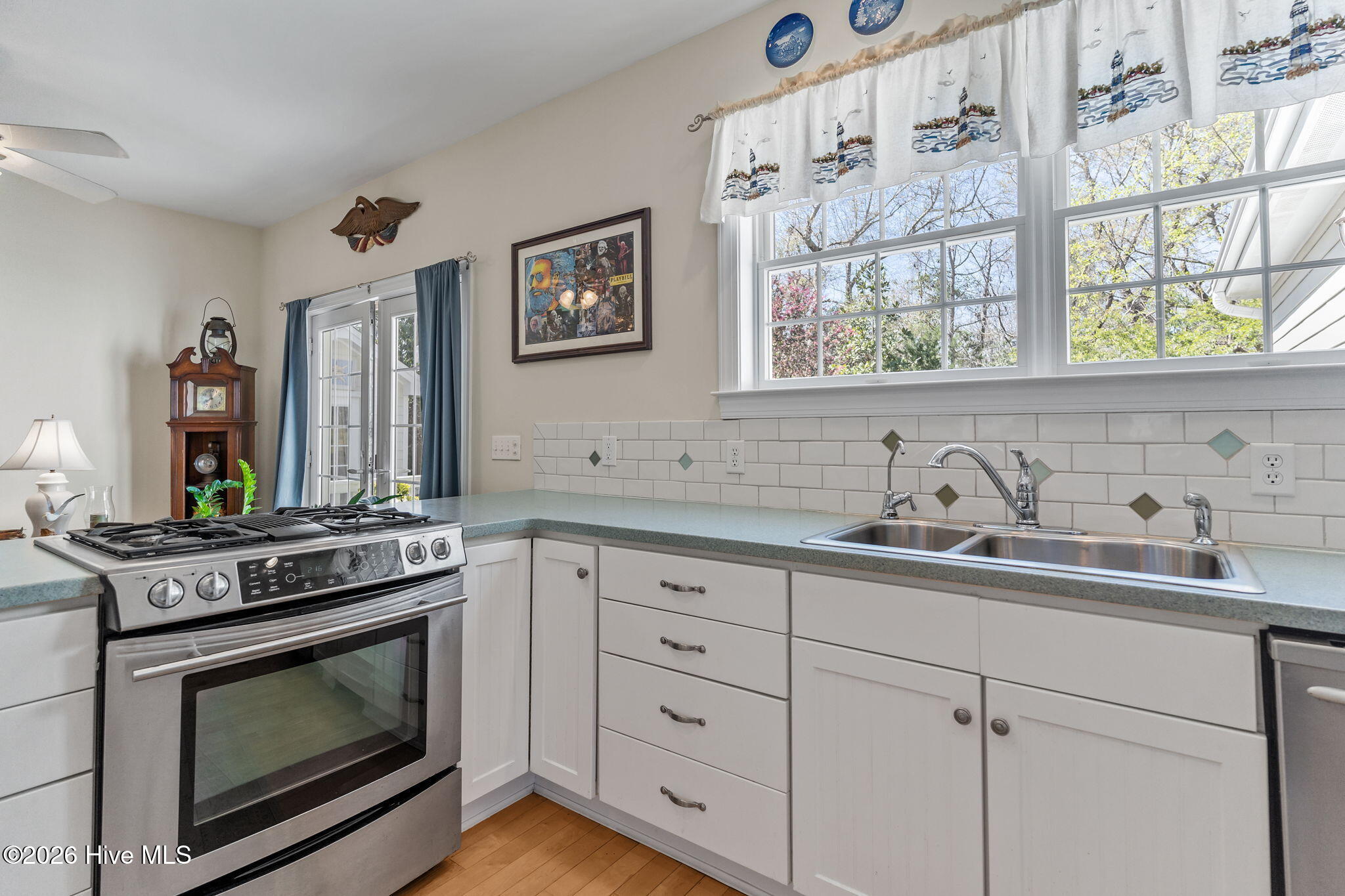 100562124 | Photo 19