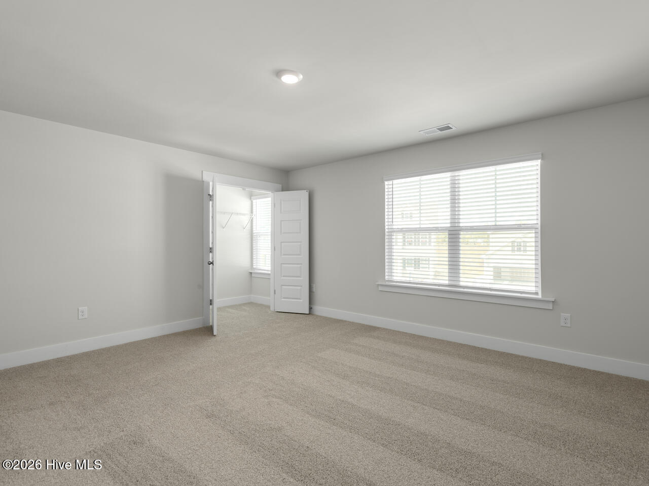 100553189 | Photo 47