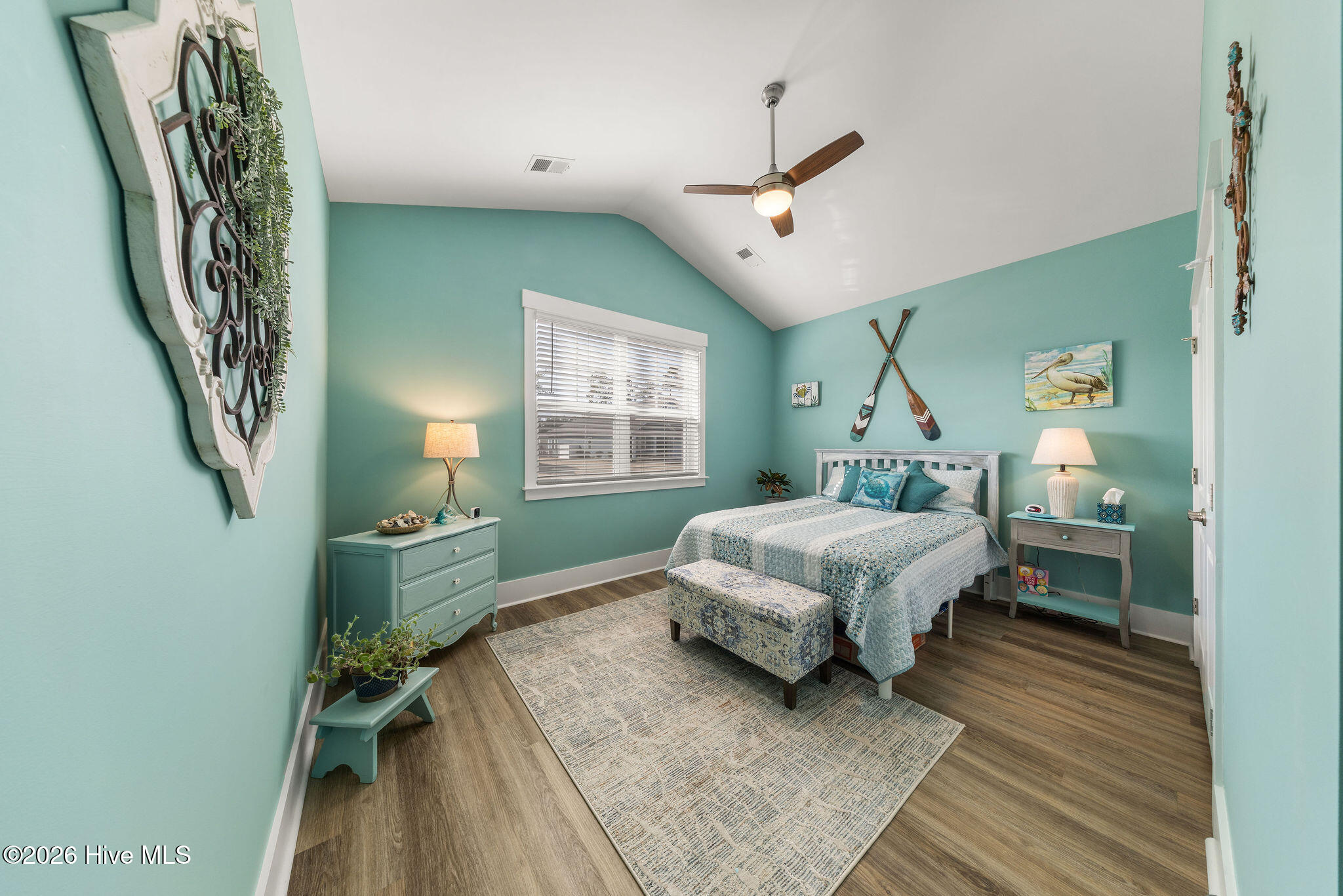 100554003 | Photo 11