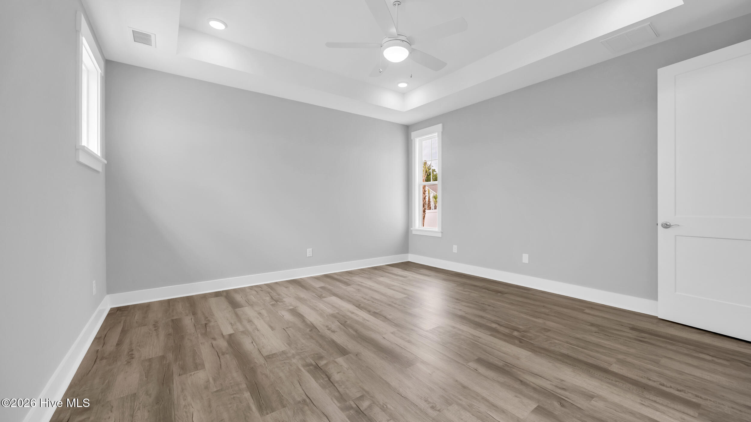 100549844 | Photo 26