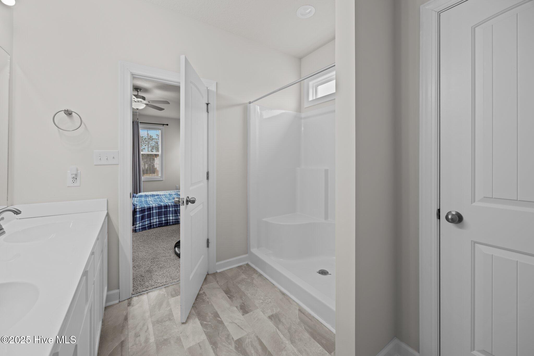 100557164 | Photo 10