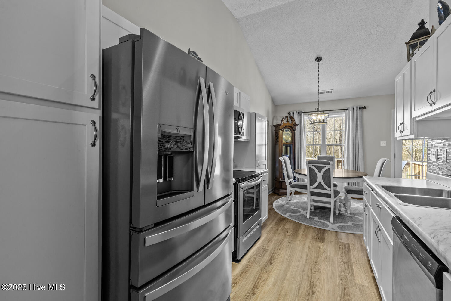 100555225 | Photo 12