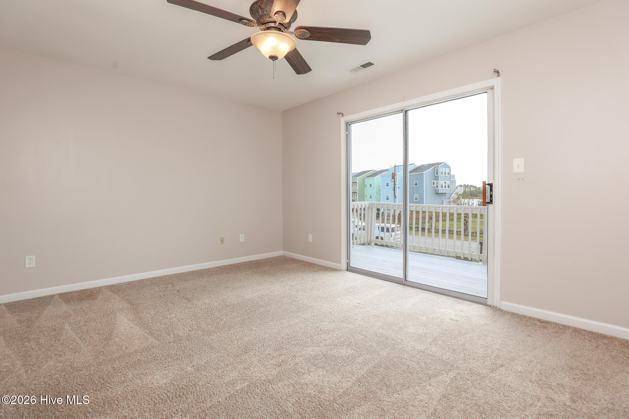 100559249 | Photo 17