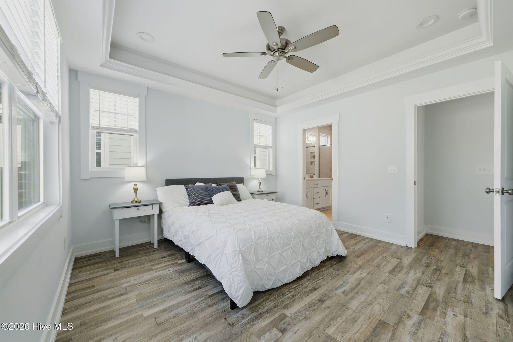 100569127 | Photo 17