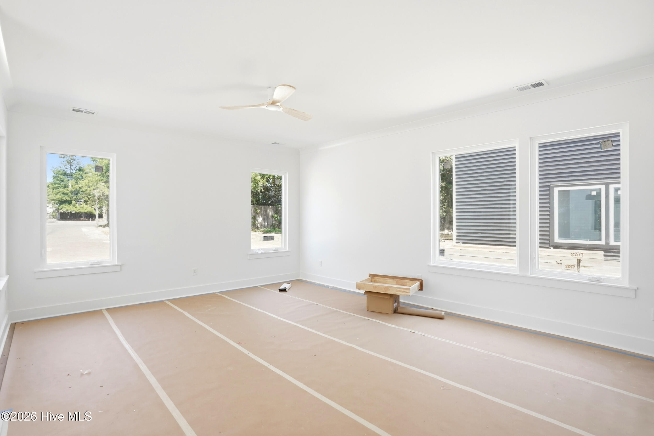 100570867 | Photo 9