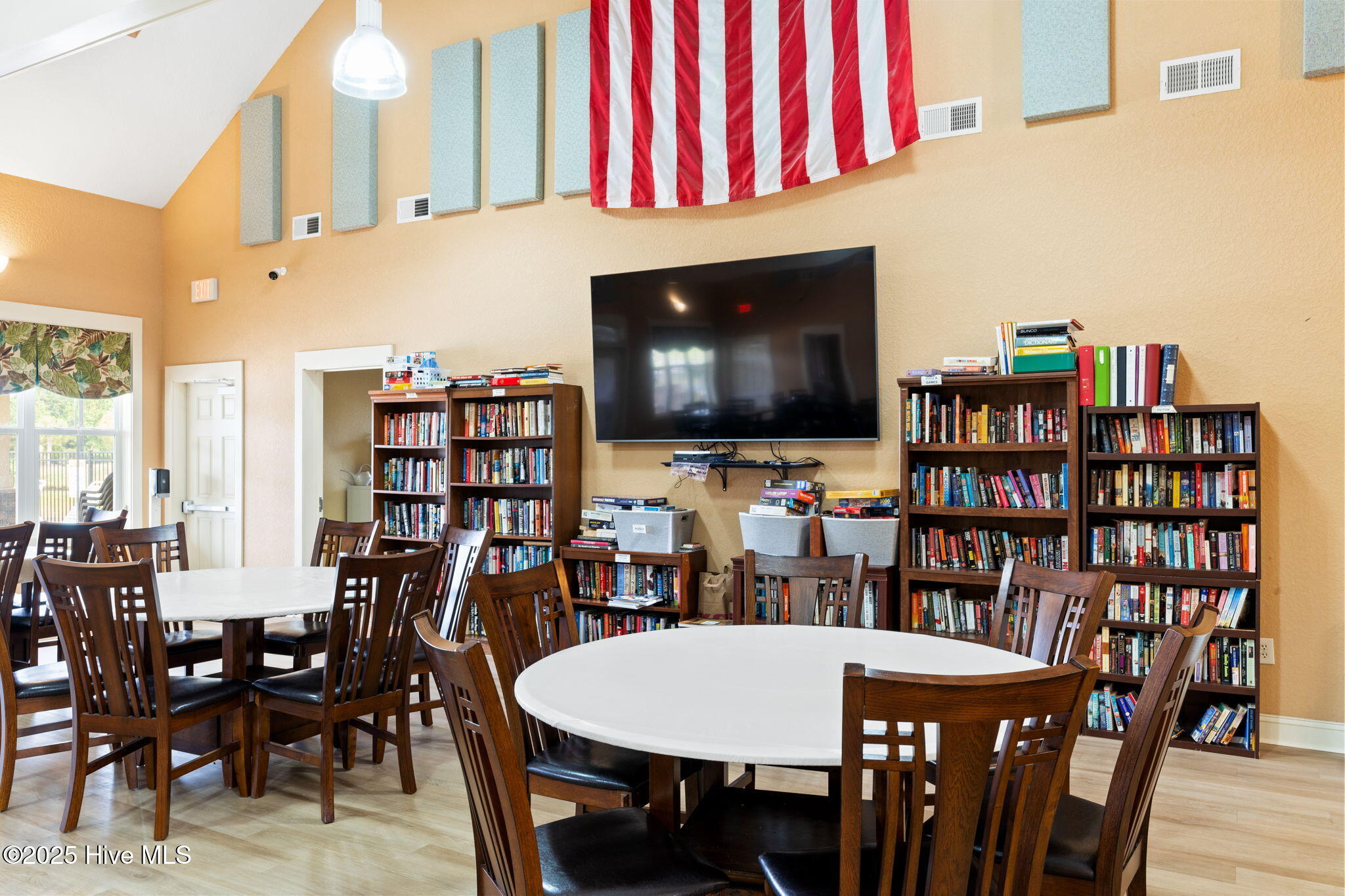 100535232 | Photo 48