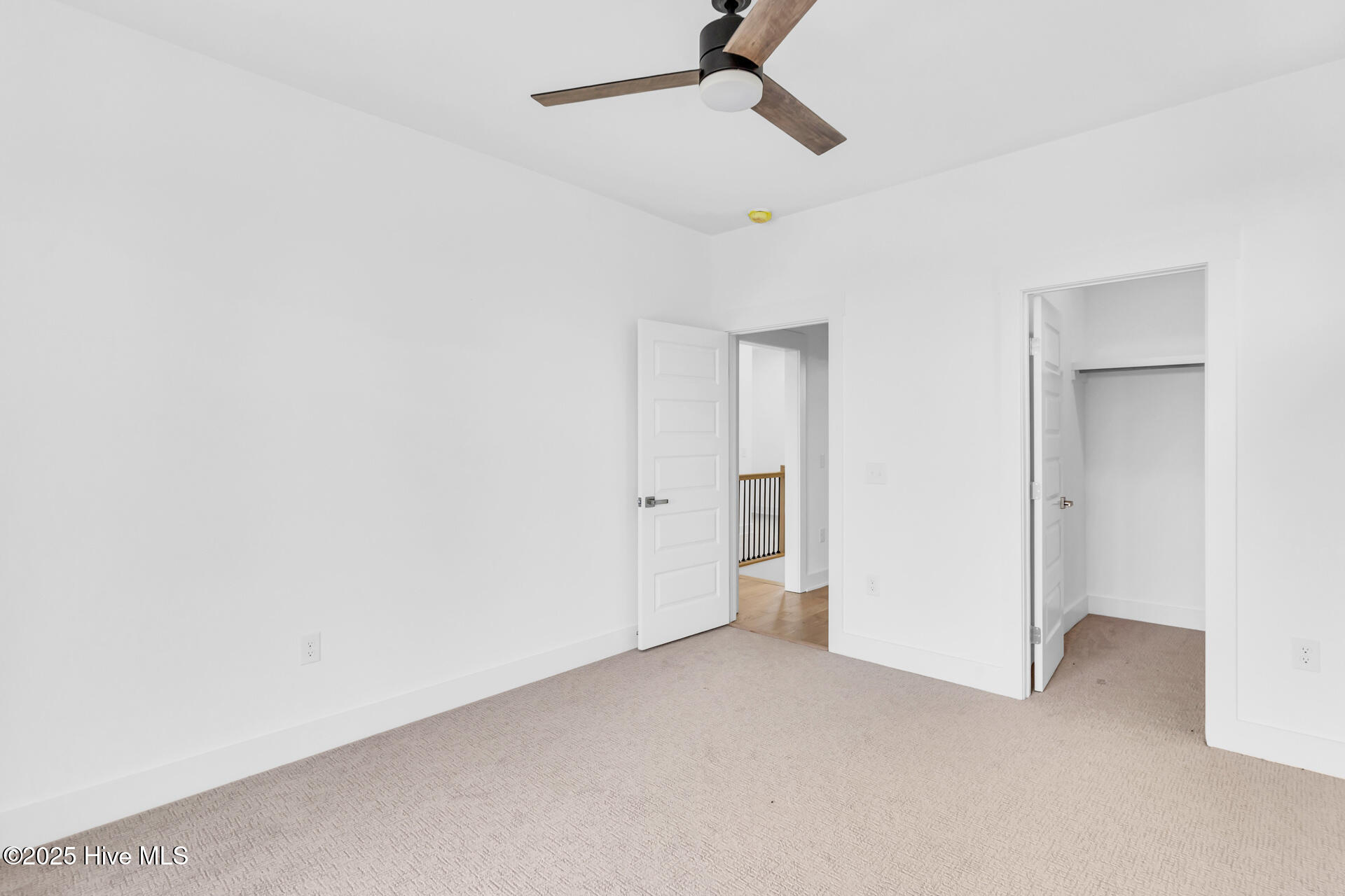 100547120 | Photo 23