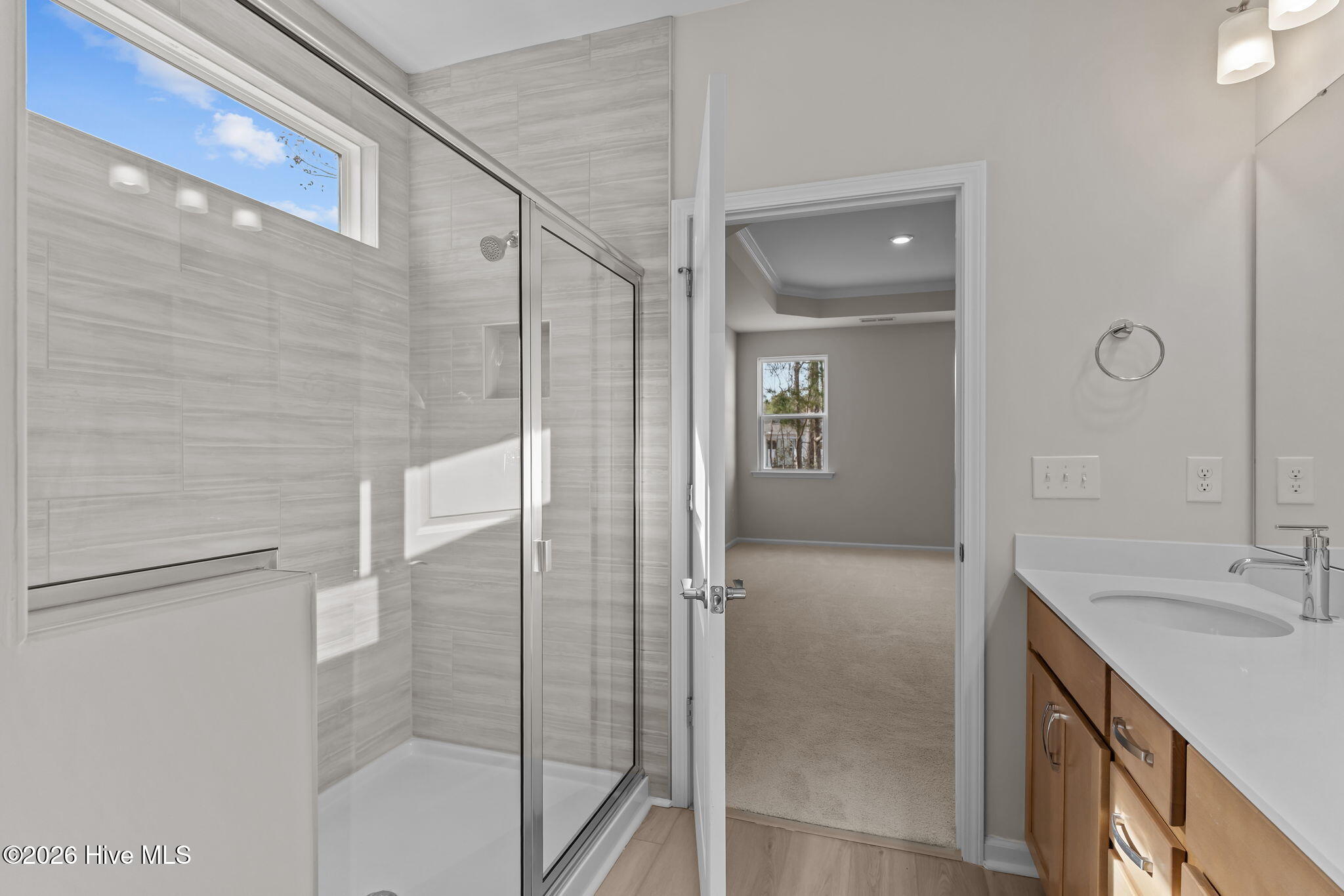 100540347 | Photo 14