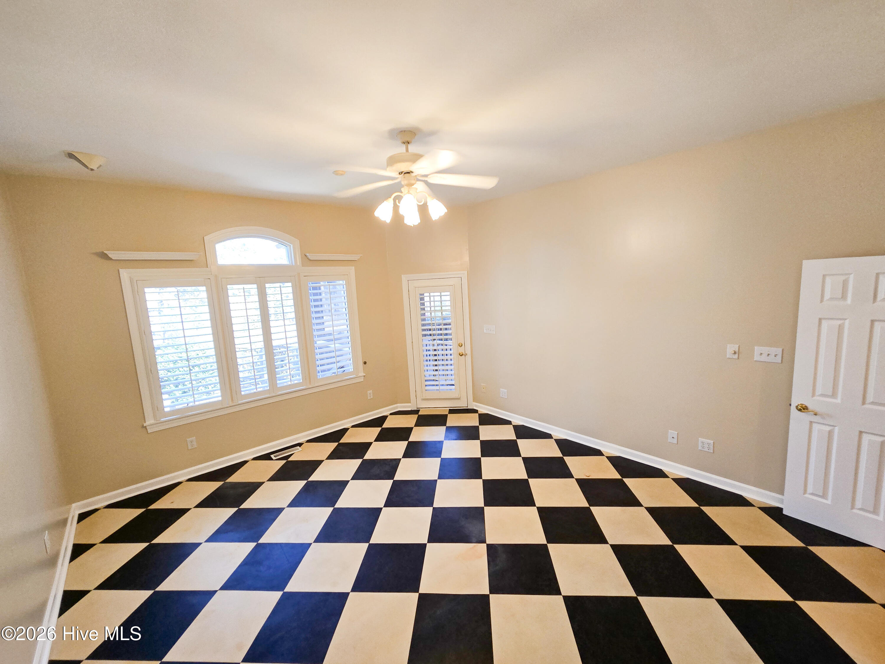 100558924 | Photo 20